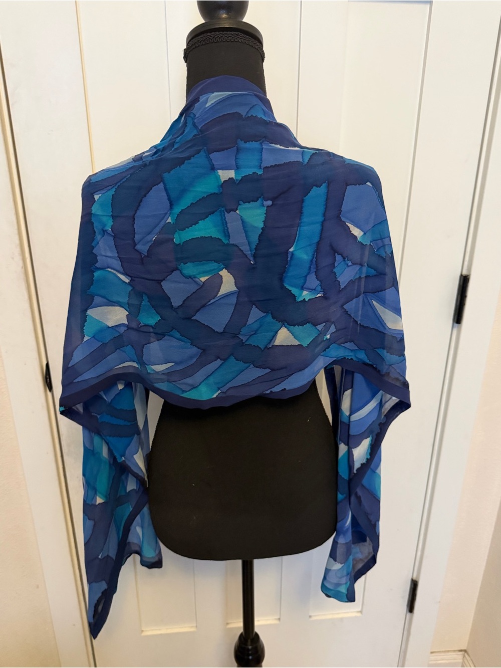 vibrant, 100% silk scarf shawl abstract mosaic pattern artsy blue & teal - Picture 2 of 6